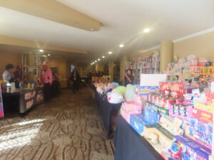 Vendors all around the con